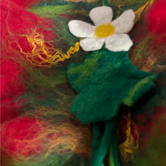 Handcrafted Red and Green Felted Nuno Ruffled Scarf - Picture 4 of 6